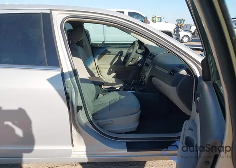 2010 Ford Fusion Se from USA, damaged, VIN 3FAHP0HA4AR121228